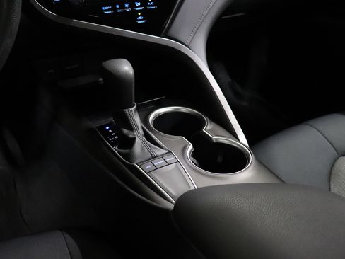 Used 2022 Toyota Camry LE image 31