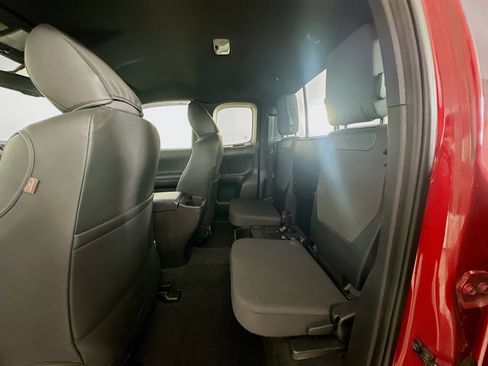 Used 2016 Toyota Tacoma TRD Sport w/ Towing Package image 27