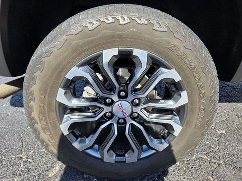 Used 2024 GMC Canyon Denali AWD/4WD image 35