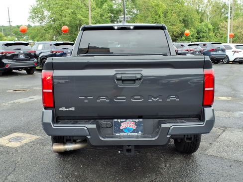 Certified 2025 Toyota Tacoma SR5 AWD/4WD image 5