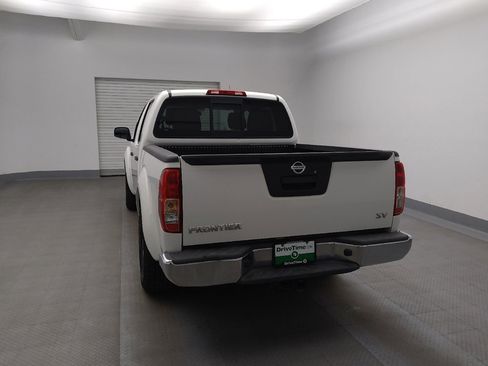 Used 2018 Nissan Frontier SV image 6