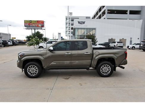 Used 2025 Toyota Tacoma Limited AWD/4WD image 3