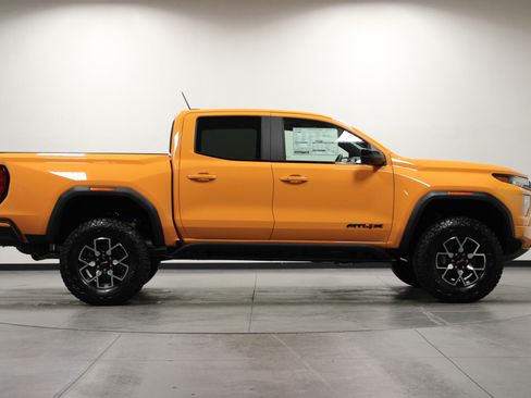 New 2026 GMC Canyon AT4X w/ LPO, Black Badging Package AWD/4WD image 3
