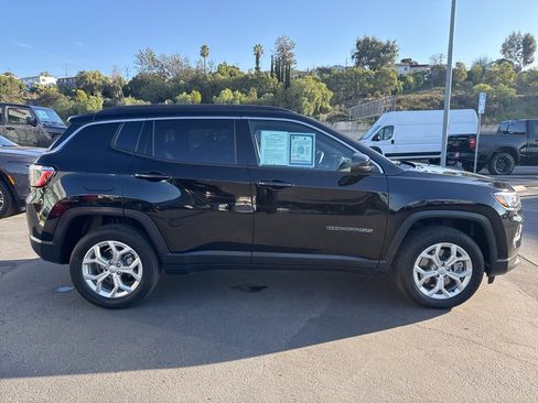 Certified 2025 Jeep Compass Latitude w/ Convenience Group image 9
