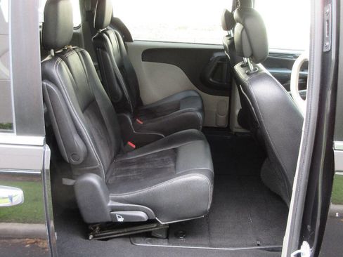 Used 2017 Dodge Grand Caravan SXT FWD image 22