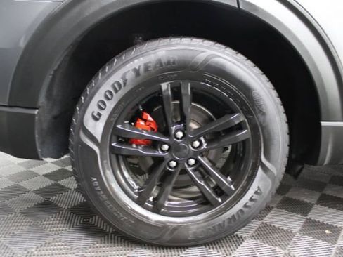 Used 2021 Ford Explorer XLT w/ Equipment Group 202A image 5