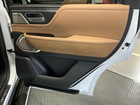 Used 2025 INFINITI QX80 Sensory image 42