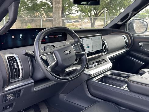 Used 2025 Ford Expedition Tremor image 5
