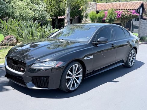 Used 2017 Jaguar XF S RWD image 1