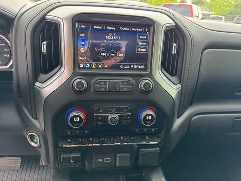 Used 2020 Chevrolet Silverado 1500 LTZ w/ LTZ Premium Package AWD/4WD image 15