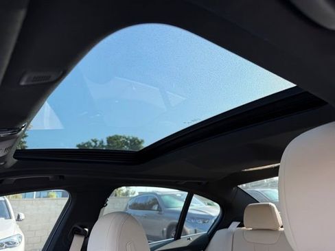 Certified 2023 BMW 530e w/ Convenience Package image 22