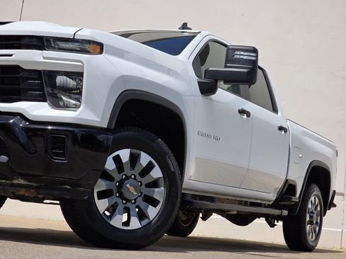 Used 2024 Chevrolet Silverado 2500 Custom w/ Custom Value Package AWD/4WD image 8