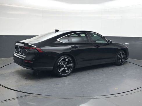 Used 2025 Honda Accord Sport image 4