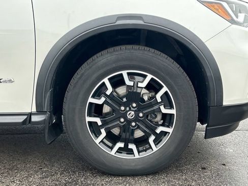Used 2019 Nissan Pathfinder SL AWD/4WD image 17