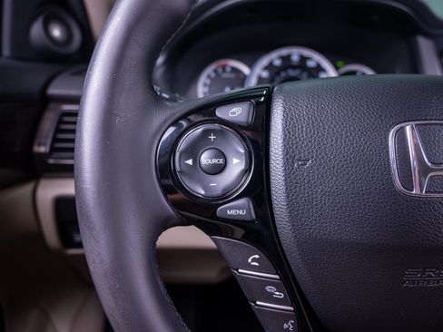 Used 2017 Honda Accord Touring image 21