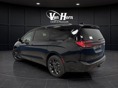 New 2026 Chrysler Pacifica Limited w/ S Appearance Package