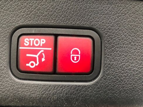 Certified 2023 Mercedes-Benz GLC 300 4MATIC image 39