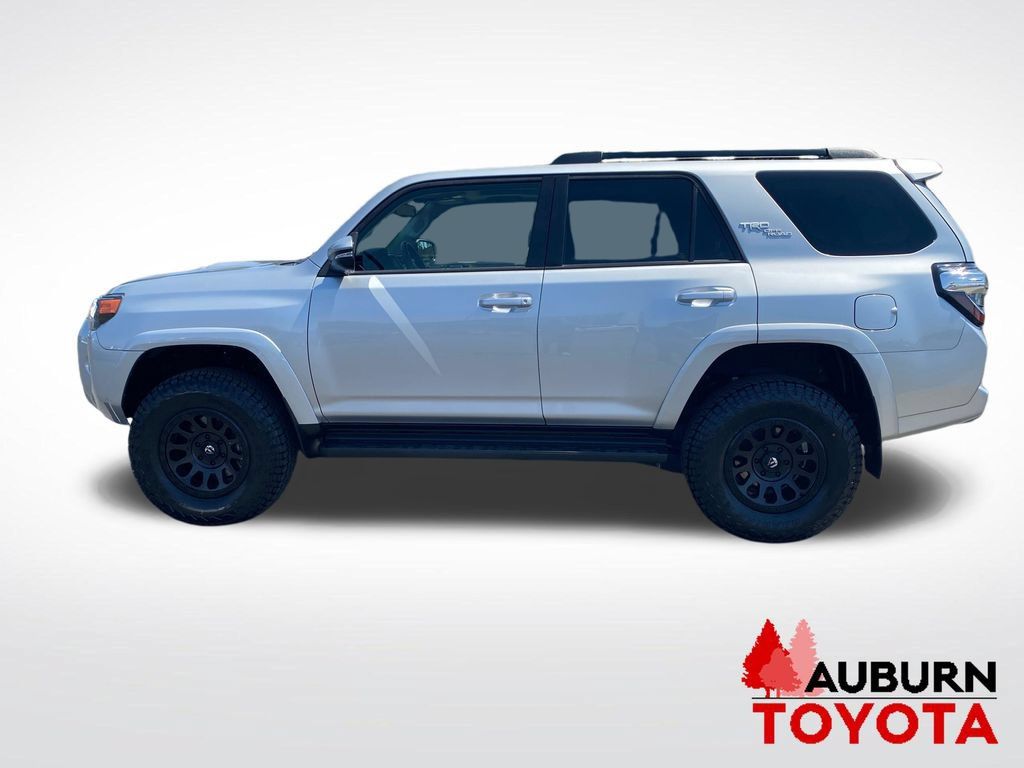 Used 2023 Toyota 4Runner TRD Off-Road Premium w/ Moonroof Package AWD/4WD image 4