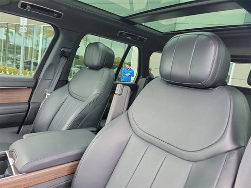 Certified 2024 Land Rover Range Rover SE image 26