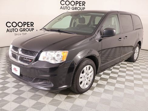 Used 2019 Dodge Grand Caravan SE w/ UConnect Hands-Free Group image 8