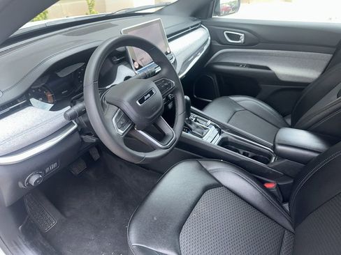 Used 2024 Jeep Compass Latitude AWD/4WD image 4