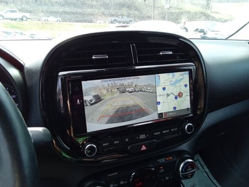 Used 2022 Kia Soul Turbo FWD image 23