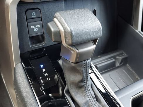 Used 2025 Toyota Tundra Limited AWD/4WD image 25
