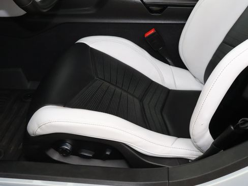 Used 2021 Chevrolet Corvette Stingray Preferred Cpe w/ Z51 Performance Package image 17