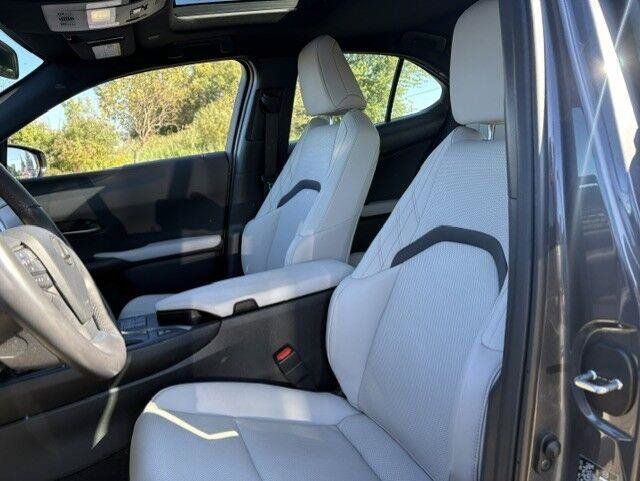Used 2024 Lexus UX 250h F Sport AWD/4WD image 4