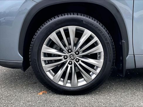 Used 2022 Toyota Highlander Platinum image 7