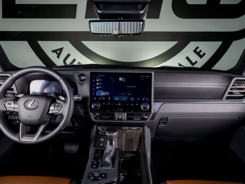 Used 2026 Lexus GX 550 w/ Cold Area Package AWD/4WD image 2