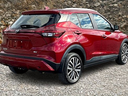 Used 2022 Nissan Kicks SV image 2