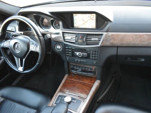 Used 2013 Mercedes-Benz E 350 4MATIC Sedan image 28