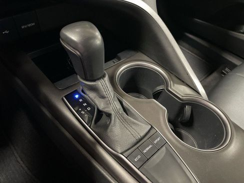 Used 2022 Toyota Camry SE w/ Convenience Package FWD image 31