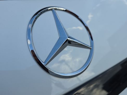 Used 2025 Mercedes-Benz GLC 300 image 36