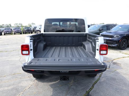 New 2026 Jeep Gladiator Sport AWD/4WD image 13
