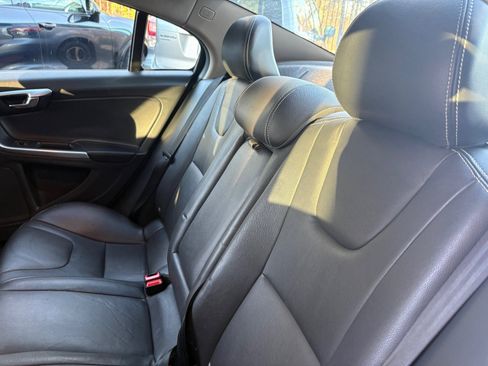 Used 2018 Volvo S60 T5 Dynamic image 20