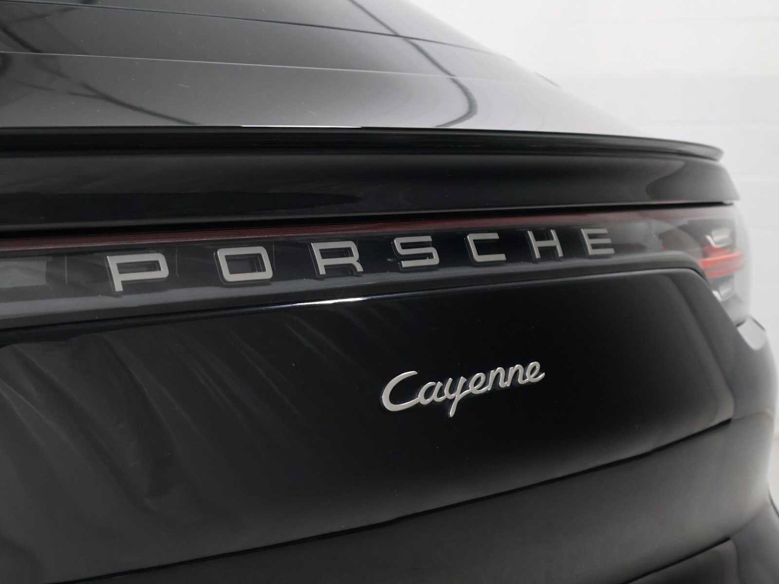 Certified 2023 Porsche Cayenne Platinum Edition AWD/4WD image 8