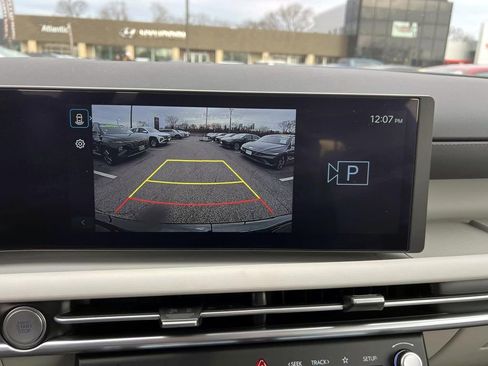 Certified 2025 Hyundai Tucson SE image 22