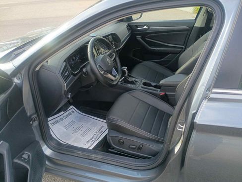 Used 2023 Volkswagen Jetta SE w/ Panoramic Sunroof Package image 11