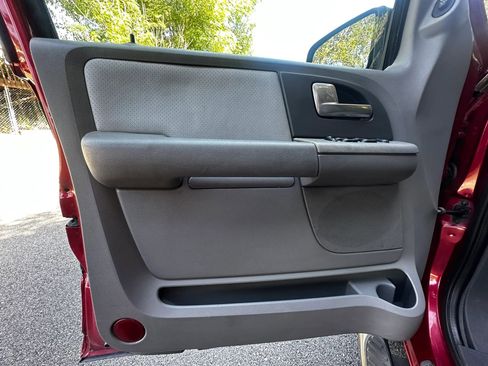Used 2004 Ford Expedition XLT RWD image 26