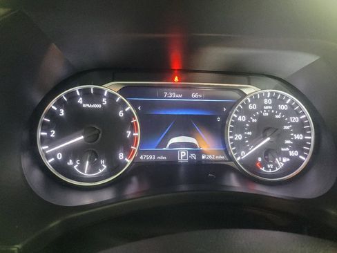Used 2024 Nissan Sentra SV FWD image 23
