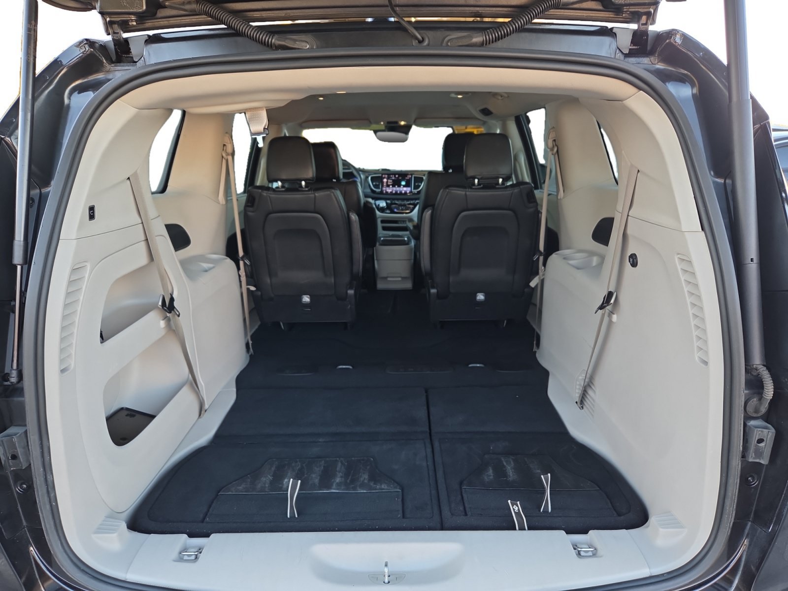 Used 2023 Chrysler Pacifica Touring-L FWD image 27
