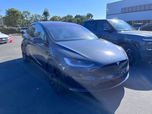 Used 2024 Tesla Model X image 2