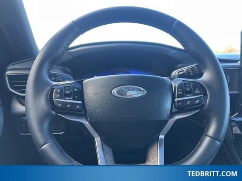 Certified 2022 Ford Explorer Platinum w/ Equipment Group 601A image 28