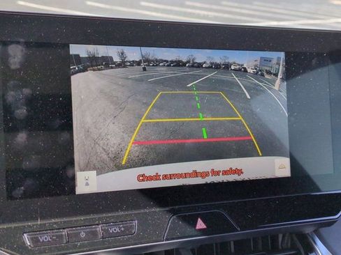 Used 2023 Toyota Venza Nightshade image 13