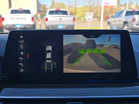 Used 2018 BMW 530i w/ Premium Package image 19