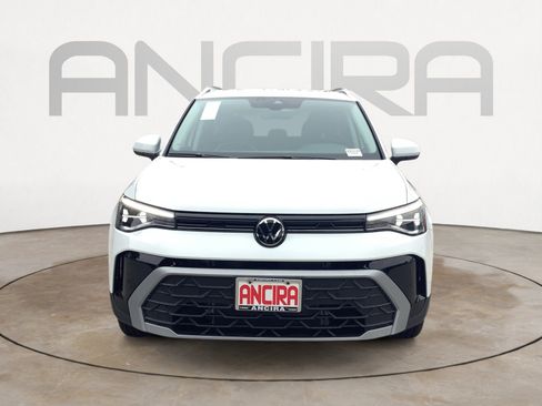 New 2026 Volkswagen Taos SE FWD image 3
