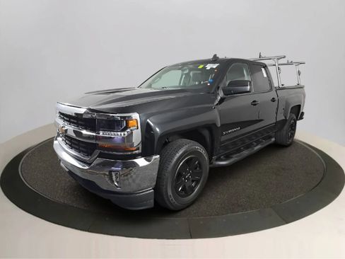Used 2018 Chevrolet Silverado 1500 LT w/ All Star Edition AWD/4WD image 3