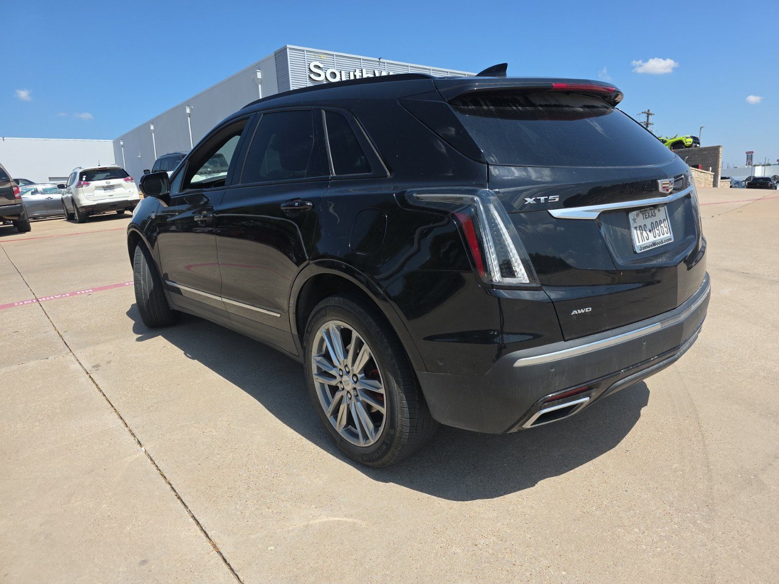 Used 2023 Cadillac XT5 Sportv w/ Technology Package AWD/4WD image 4